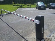 Установка шлагбаума для контроля доступа автомобилей Установка шлагбаума для контроля доступа автомобилей