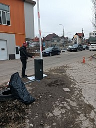 Instalare bariera de control acces pentru automobile la parcare in Chisinau Instalare bariera de control acces pentru automobile la parcare in Chisinau